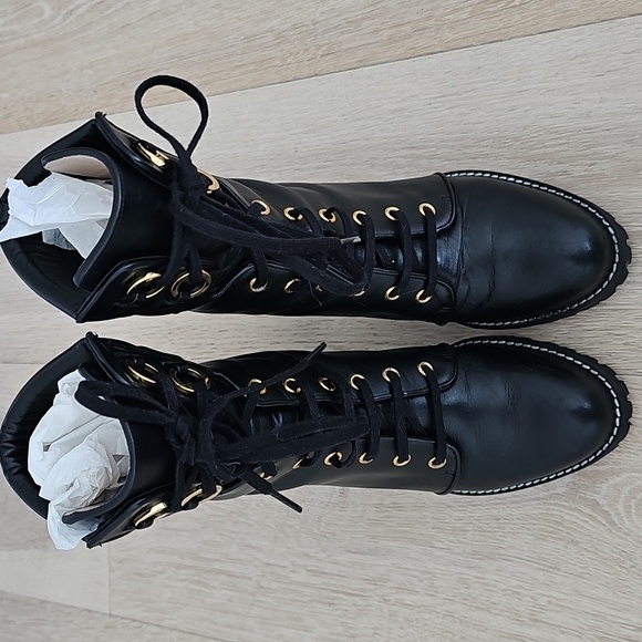 Stuart Weitzman Kingsley Leather Boots - Picture 2 of 7